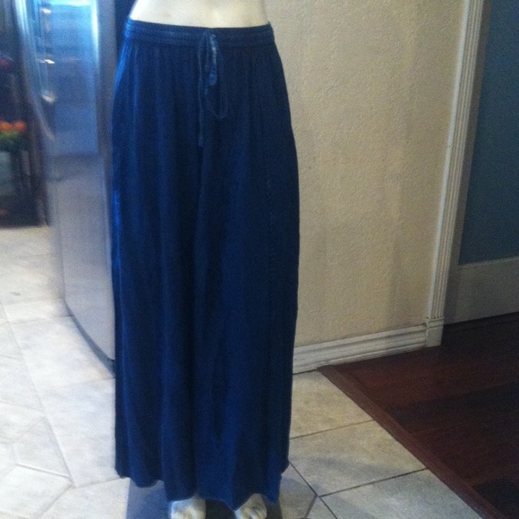 Embroidered maxi skirt - Picture 1 of 3